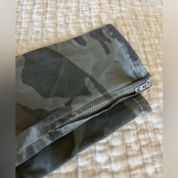 True religion size 28 US camouflaged skinny cargo pants - Picture 5 of 7